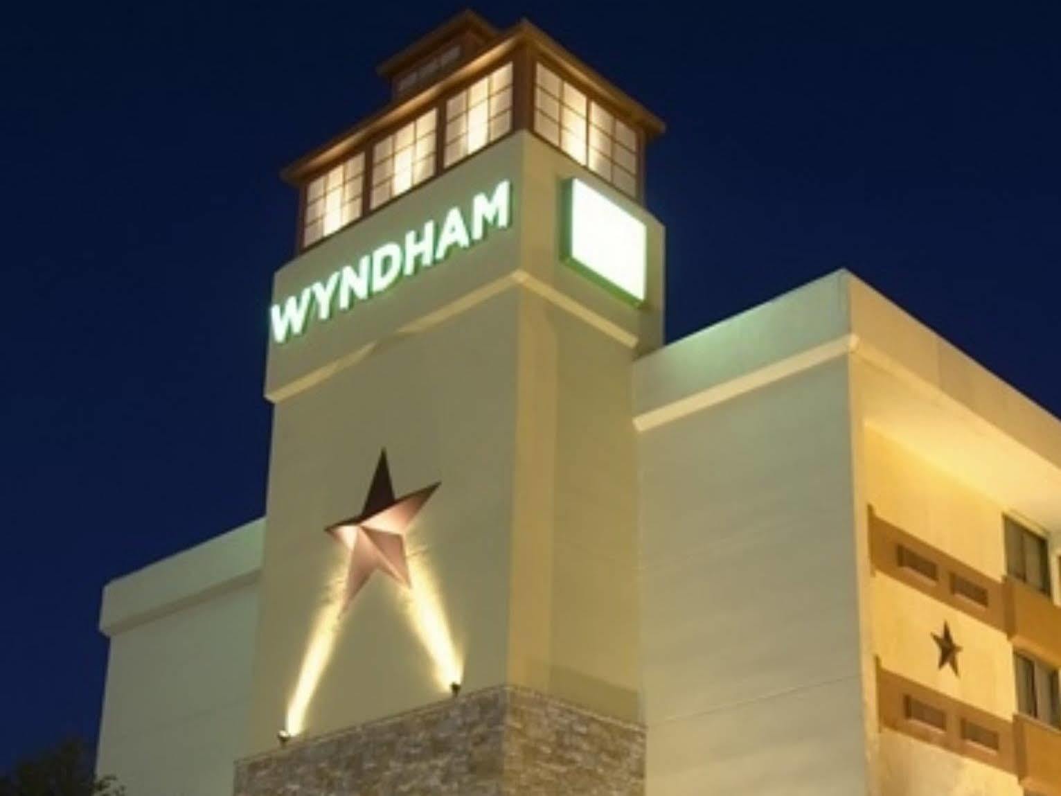 Wyndham Garden Hotel Austin Exterior photo