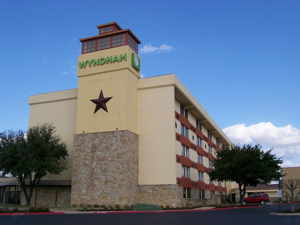 Wyndham Garden Hotel Austin Exterior photo